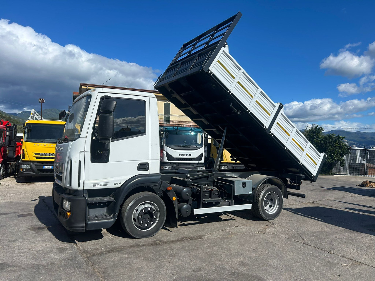 IVECO EUROCARGO 120E25 - 翻斗车:图3 IVECO EUROCARGO 120E25 - 翻斗车:图3