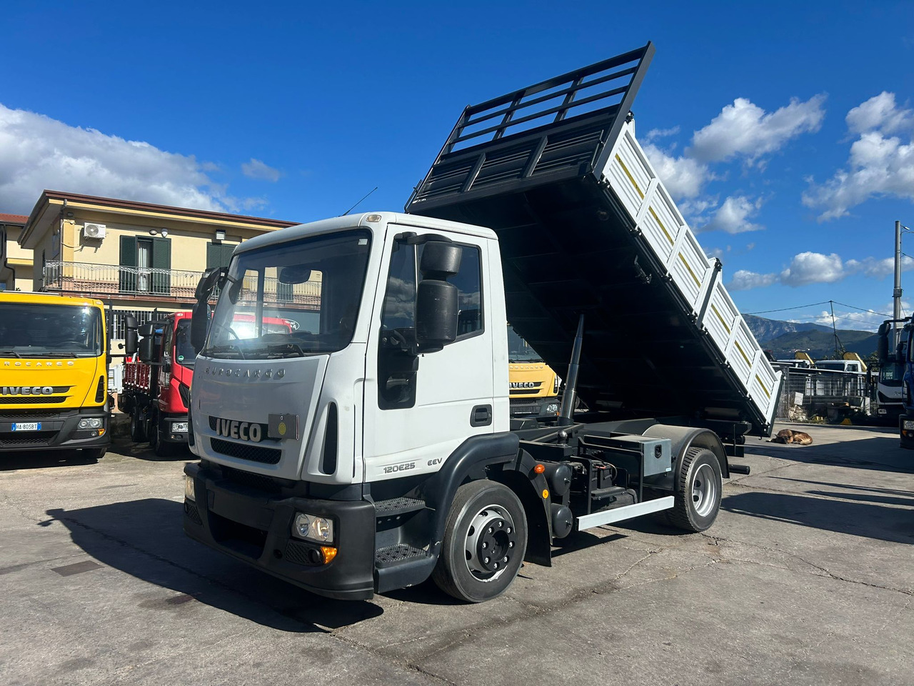IVECO EUROCARGO 120E25 - 翻斗车:图1 IVECO EUROCARGO 120E25 - 翻斗车:图1