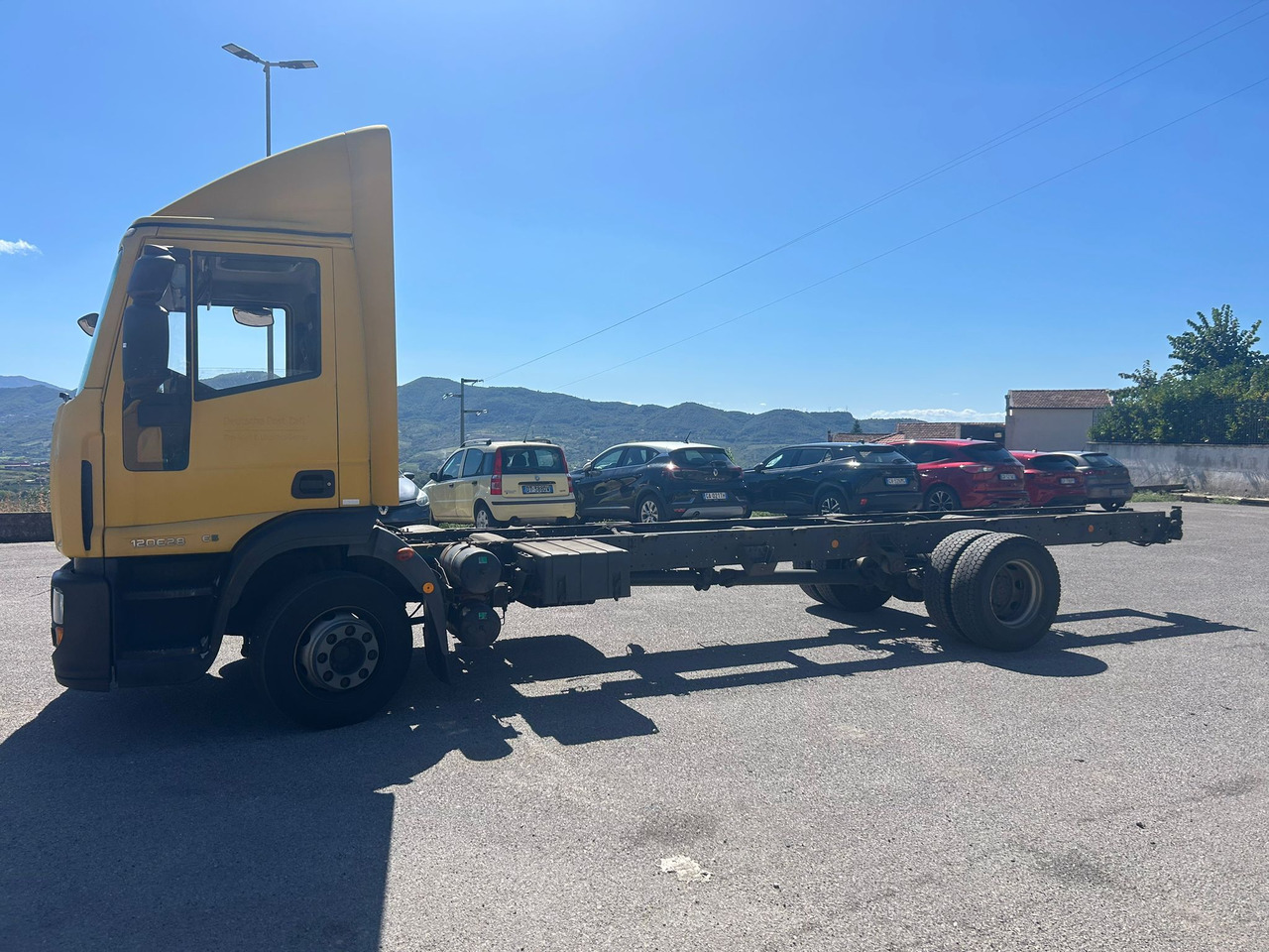 IVECO EUROCARGO 120E28P - 驾驶室底盘卡车:图2 IVECO EUROCARGO 120E28P - 驾驶室底盘卡车:图2