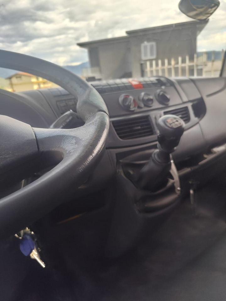 IVECO EUROCARGO 120E28P - 驾驶室底盘卡车:图2 IVECO EUROCARGO 120E28P - 驾驶室底盘卡车:图2