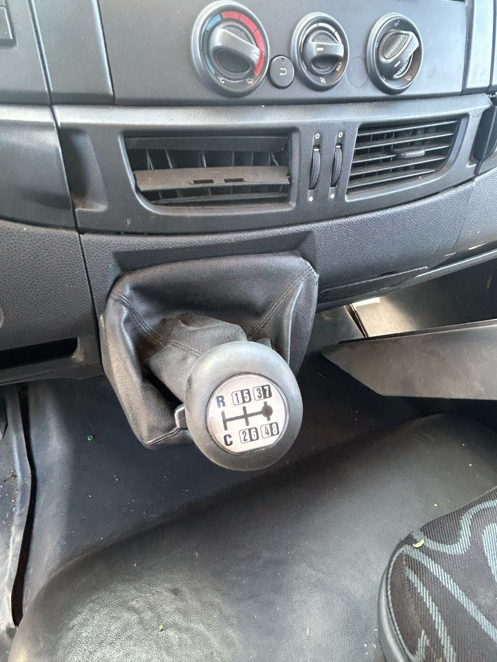 IVECO EUROCARGO 120E28P - 驾驶室底盘卡车:图4 IVECO EUROCARGO 120E28P - 驾驶室底盘卡车:图4