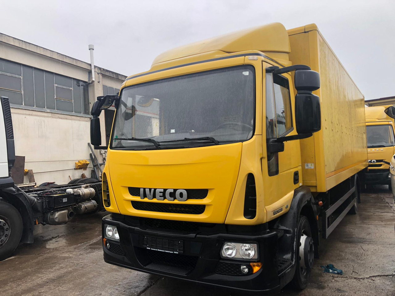 IVECO EUROCARGO 120E28P - 驾驶室底盘卡车:图2 IVECO EUROCARGO 120E28P - 驾驶室底盘卡车:图2