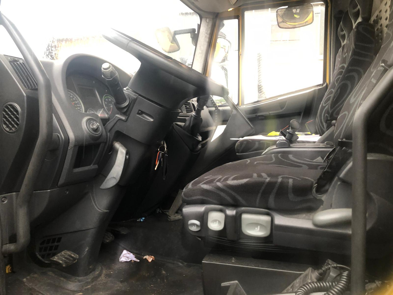 IVECO EUROCARGO 120E28P - 驾驶室底盘卡车:图3 IVECO EUROCARGO 120E28P - 驾驶室底盘卡车:图3