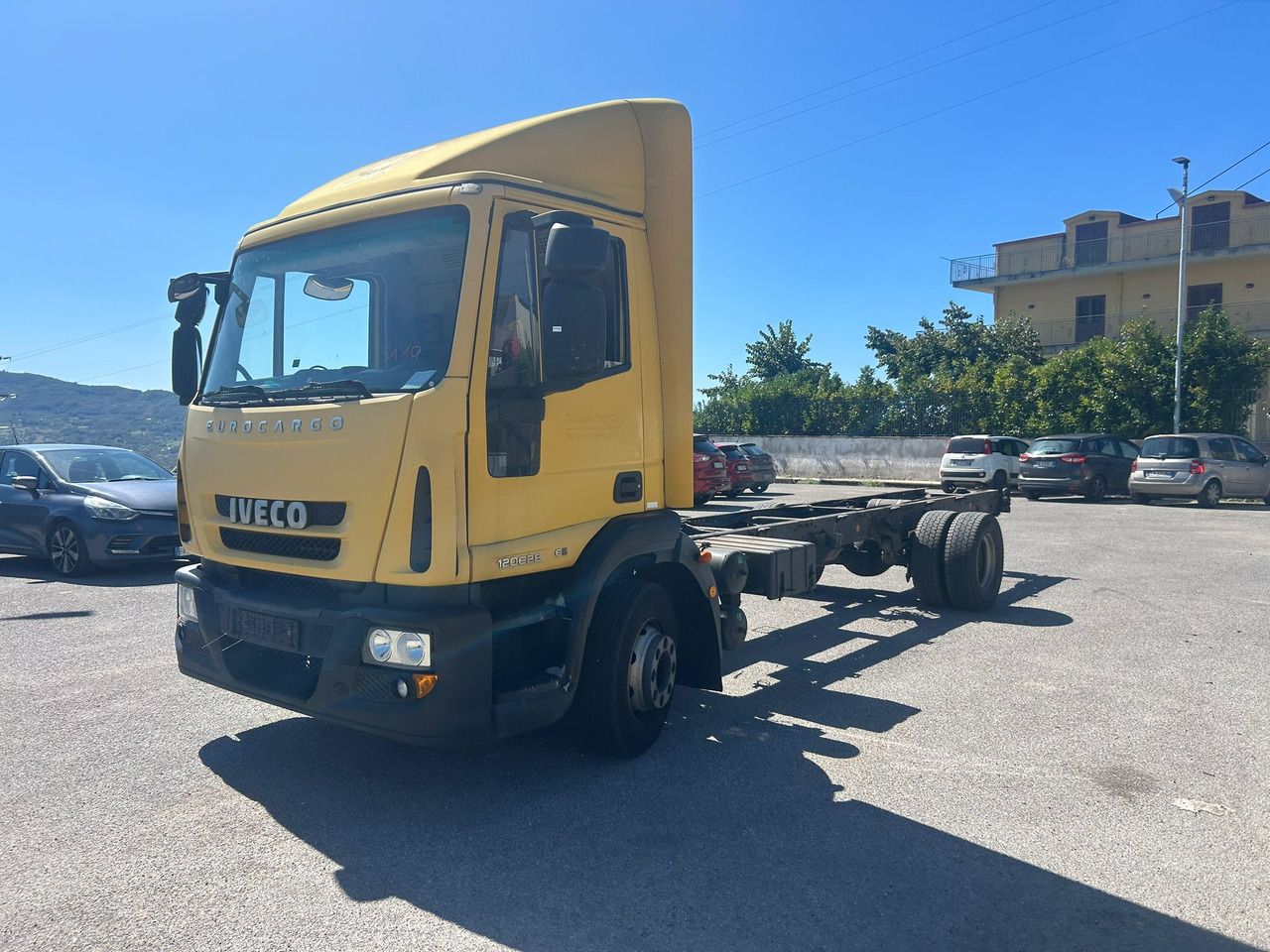 IVECO EUROCARGO 120E28P - 驾驶室底盘卡车:图1 IVECO EUROCARGO 120E28P - 驾驶室底盘卡车:图1