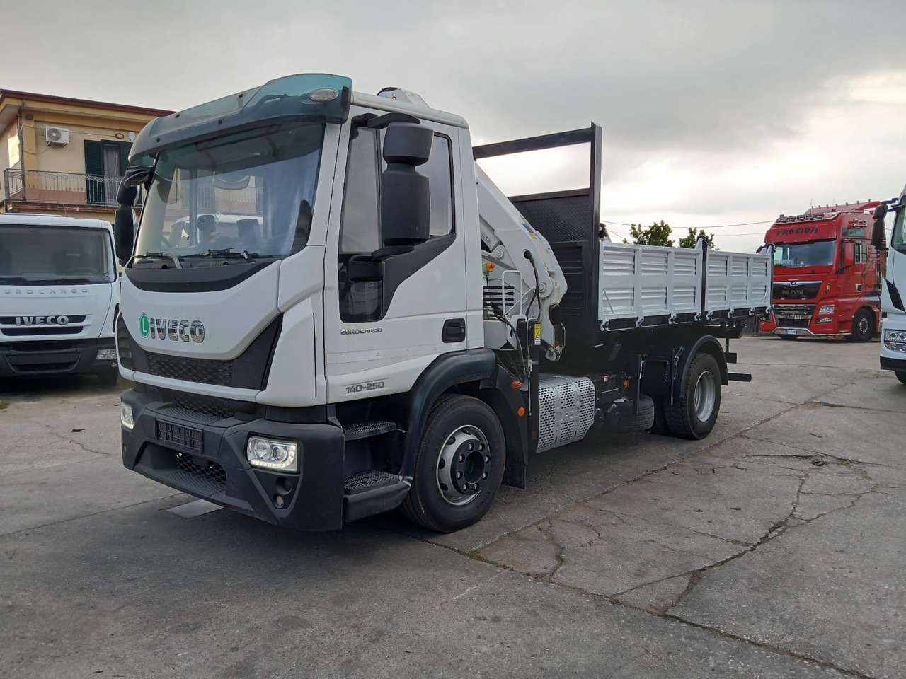IVECO EUROCARGO 140-250 - 起重车, 翻斗车:图1 IVECO EUROCARGO 140-250 - 起重车, 翻斗车:图1