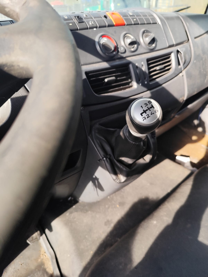 IVECO EUROCARGO 140E25 - 驾驶室底盘卡车:图4 IVECO EUROCARGO 140E25 - 驾驶室底盘卡车:图4