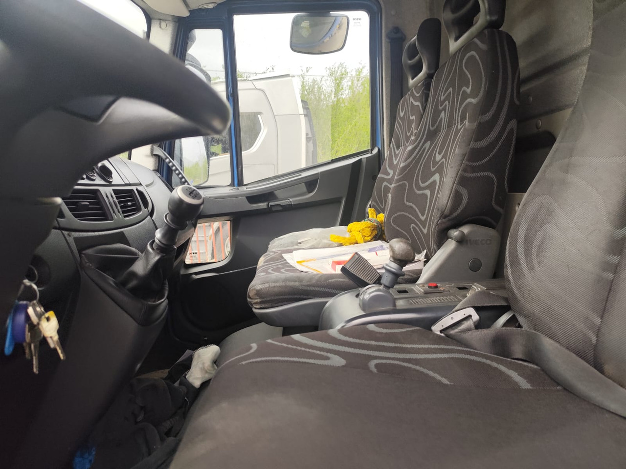 IVECO EUROCARGO 140E25 - 驾驶室底盘卡车:图4 IVECO EUROCARGO 140E25 - 驾驶室底盘卡车:图4