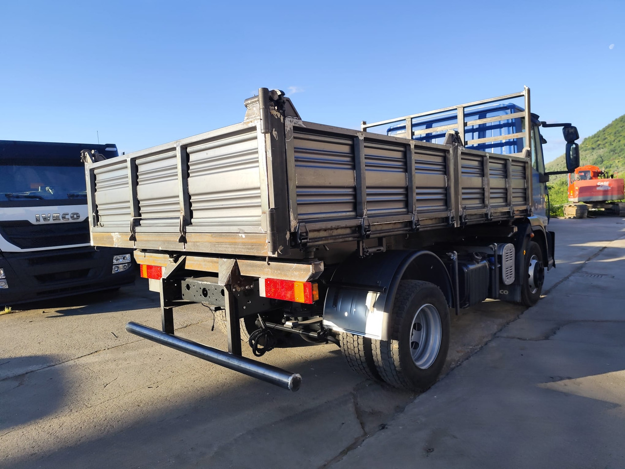IVECO EUROCARGO 150E25 - 翻斗车:图4 IVECO EUROCARGO 150E25 - 翻斗车:图4