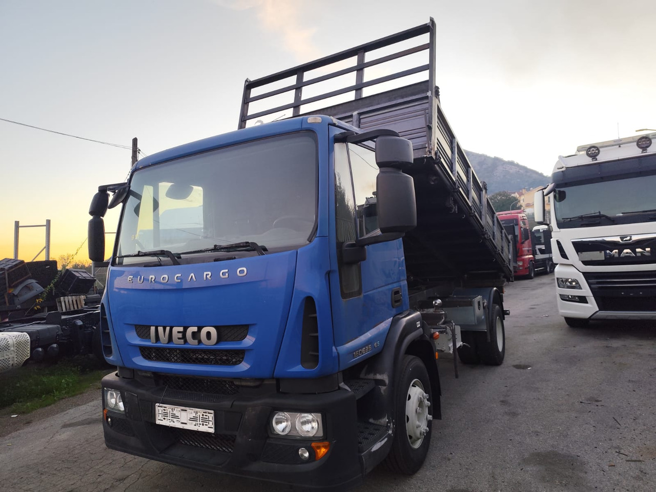 IVECO EUROCARGO 150E25 - 翻斗车:图2 IVECO EUROCARGO 150E25 - 翻斗车:图2