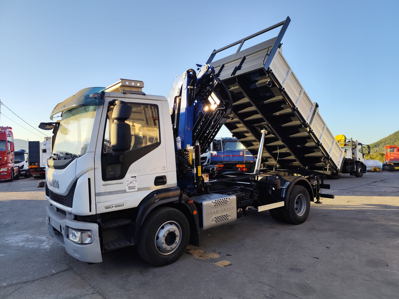 IVECO EUROCARGO 160-250 - 起重车, 翻斗车:图1 IVECO EUROCARGO 160-250 - 起重车, 翻斗车:图1