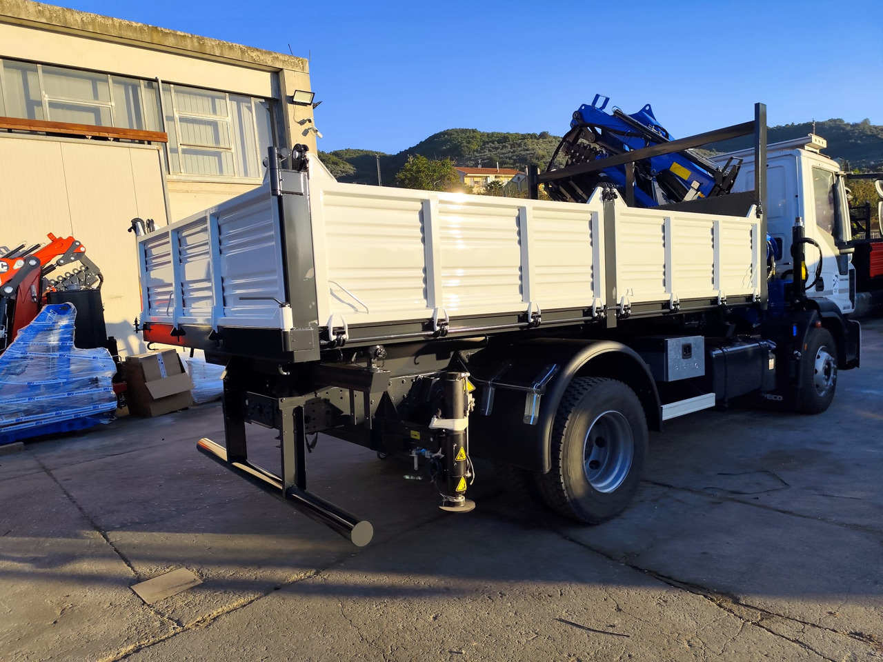 IVECO EUROCARGO 160-250 - 起重车, 翻斗车:图2 IVECO EUROCARGO 160-250 - 起重车, 翻斗车:图2