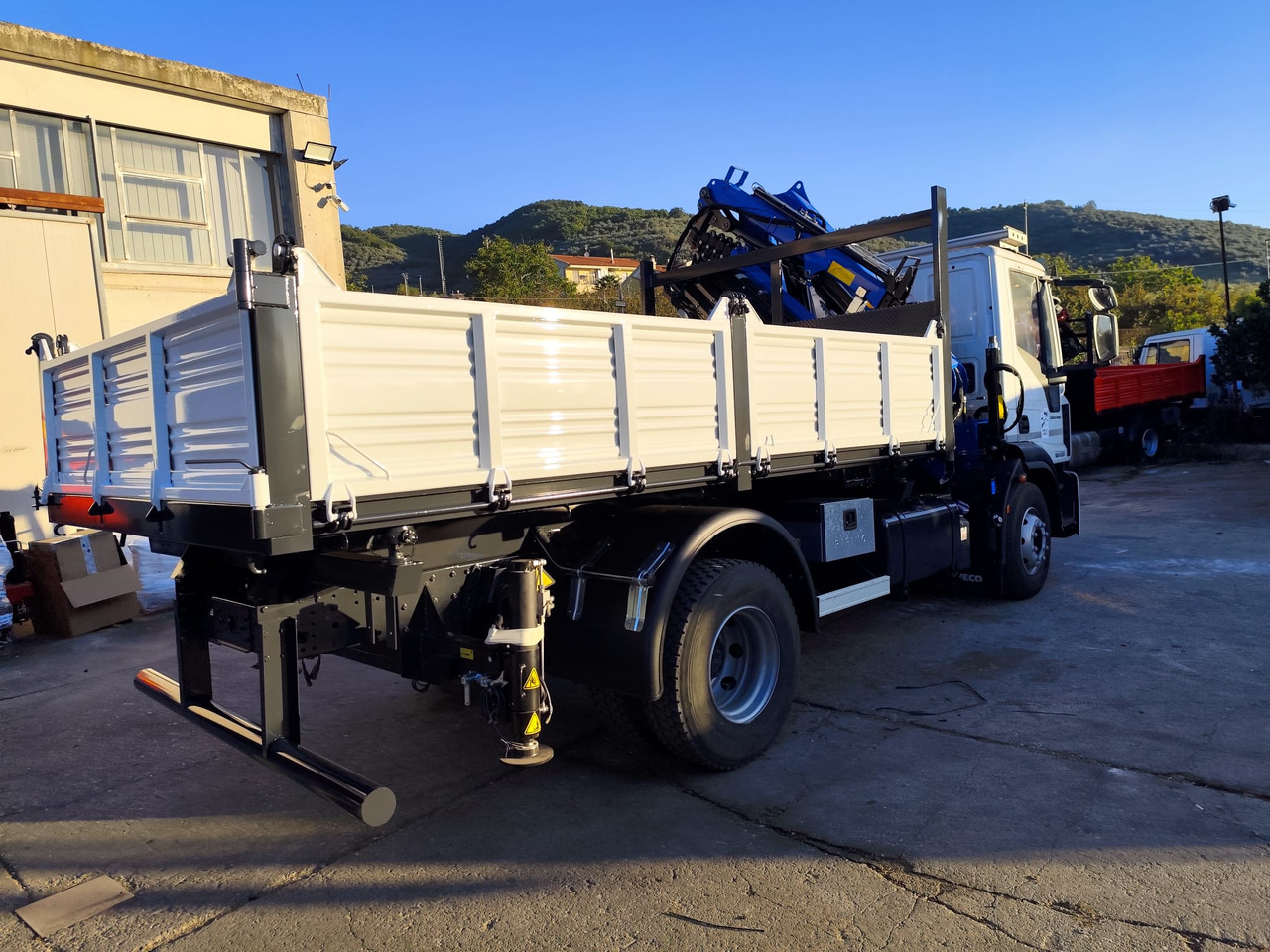 IVECO EUROCARGO 160-250 - 起重车, 翻斗车:图4 IVECO EUROCARGO 160-250 - 起重车, 翻斗车:图4
