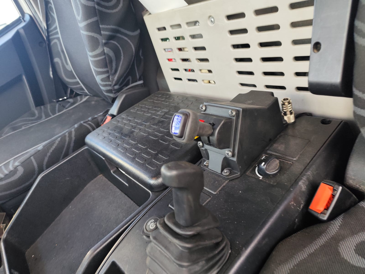 IVECO EUROCARGO 160-280 - 翻斗车, 起重车:图5 IVECO EUROCARGO 160-280 - 翻斗车, 起重车:图5