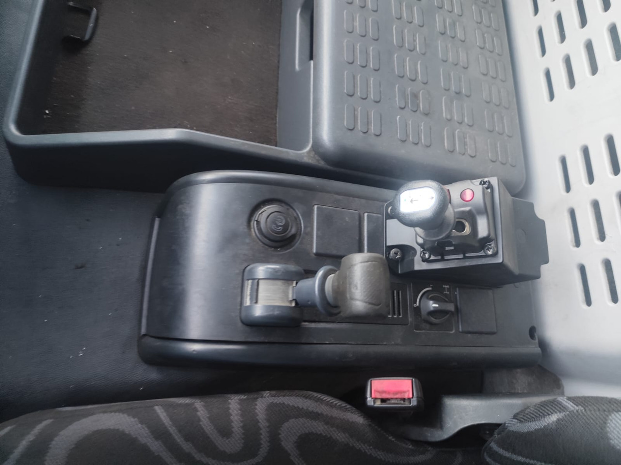 起重车 IVECO EUROCARGO 160E30：图44