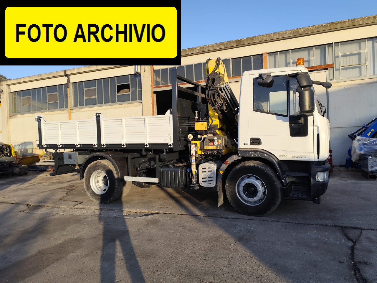 IVECO EUROCARGO 180E30 - 翻斗车, 起重车:图3 IVECO EUROCARGO 180E30 - 翻斗车, 起重车:图3