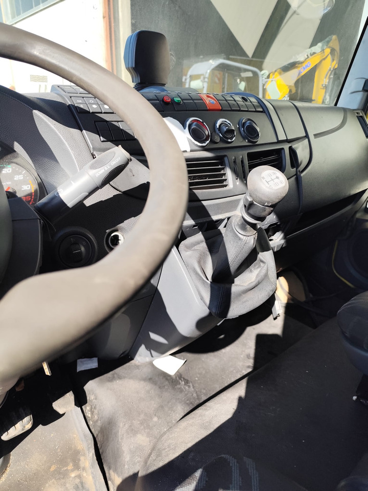 IVECO EUROCARGO 190EL25 - 驾驶室底盘卡车:图4 IVECO EUROCARGO 190EL25 - 驾驶室底盘卡车:图4