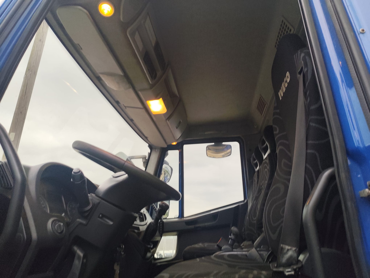 IVECO EUROCARGO 190EL28 - 驾驶室底盘卡车:图4 IVECO EUROCARGO 190EL28 - 驾驶室底盘卡车:图4