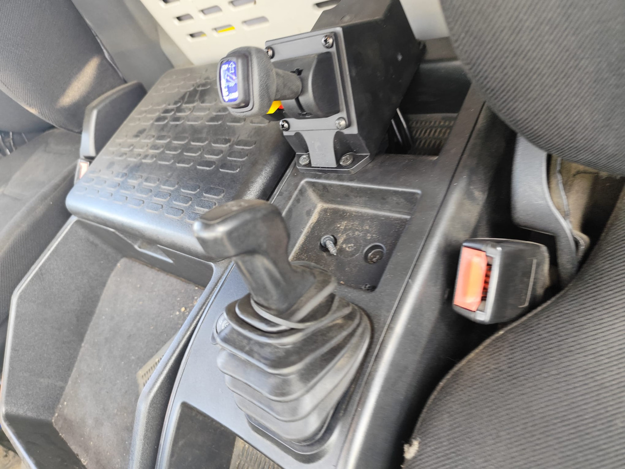 IVECO EUROCARGO 75-160 - 起重车:图5 IVECO EUROCARGO 75-160 - 起重车:图5