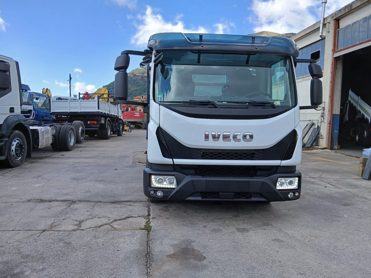 IVECO EUROCARGO 75-210 - 翻斗车:图4 IVECO EUROCARGO 75-210 - 翻斗车:图4