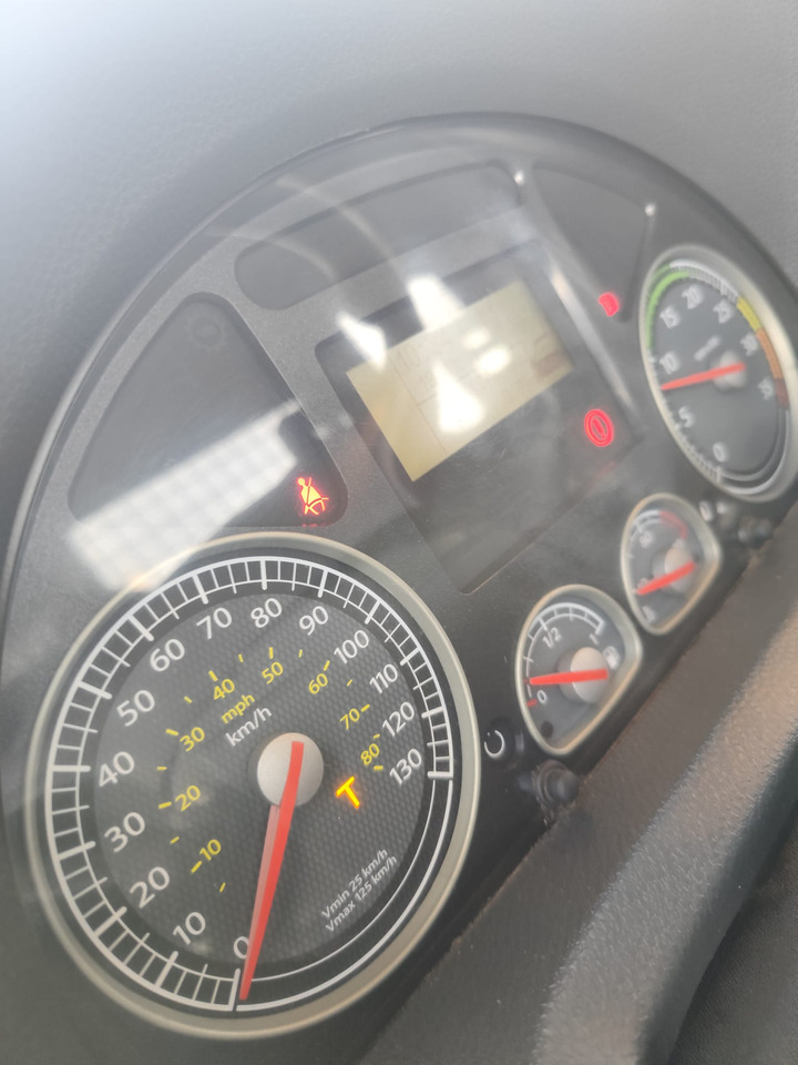 IVECO EUROCARGO 75E18 - 栏板式/ 平板卡车:图5 IVECO EUROCARGO 75E18 - 栏板式/ 平板卡车:图5