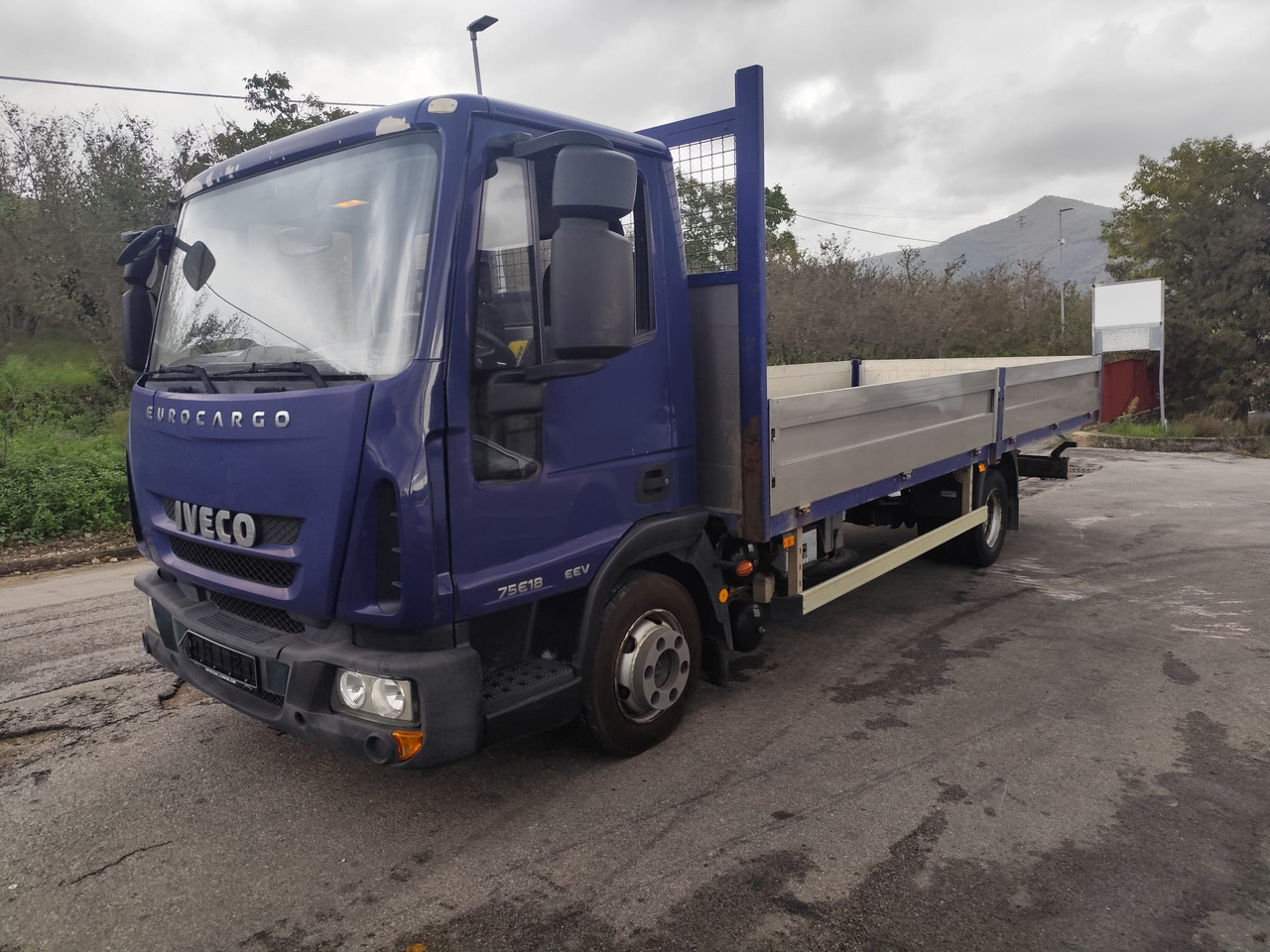 IVECO EUROCARGO 75E18 - 栏板式/ 平板卡车:图1 IVECO EUROCARGO 75E18 - 栏板式/ 平板卡车:图1