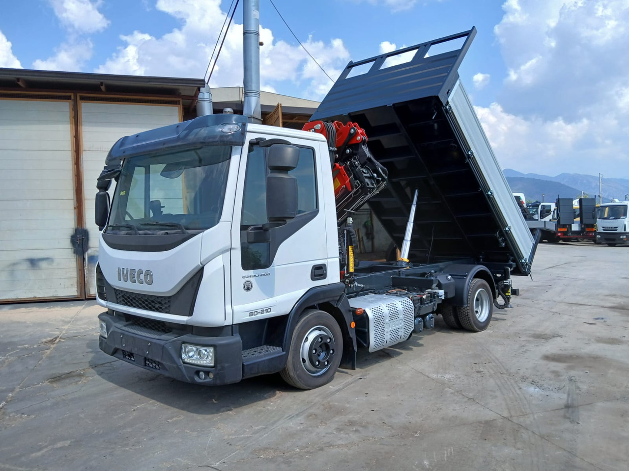 IVECO EUROCARGO 80-210 - 起重车, 翻斗车:图1 IVECO EUROCARGO 80-210 - 起重车, 翻斗车:图1