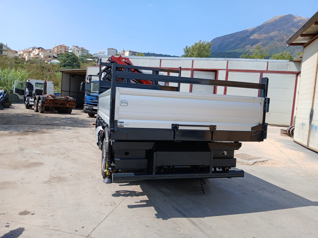 起重车, 翻斗车 IVECO EUROCARGO 80-210:图9 起重车, 翻斗车 IVECO EUROCARGO 80-210:图9