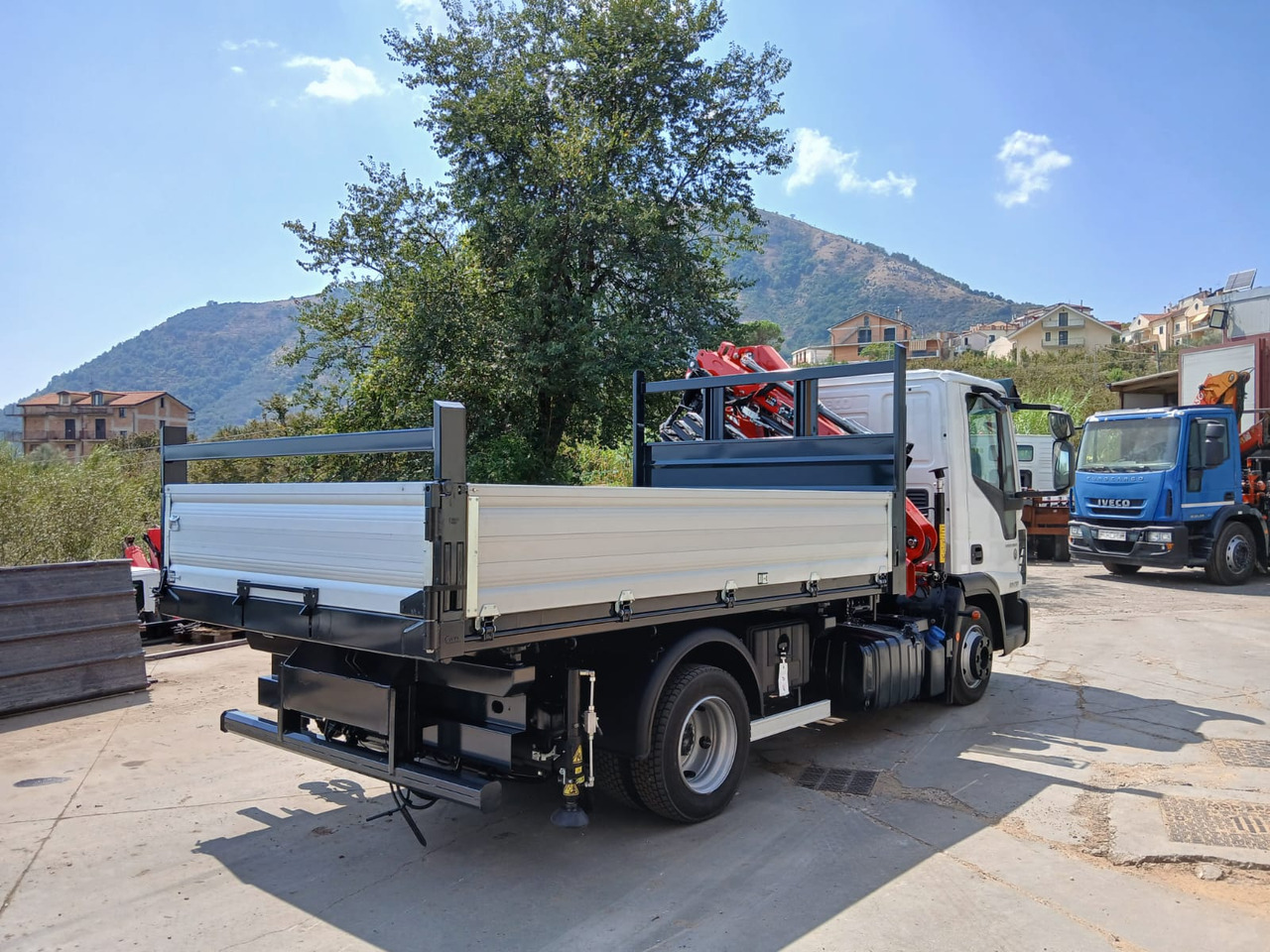 起重车, 翻斗车 IVECO EUROCARGO 80-210:图10 起重车, 翻斗车 IVECO EUROCARGO 80-210:图10