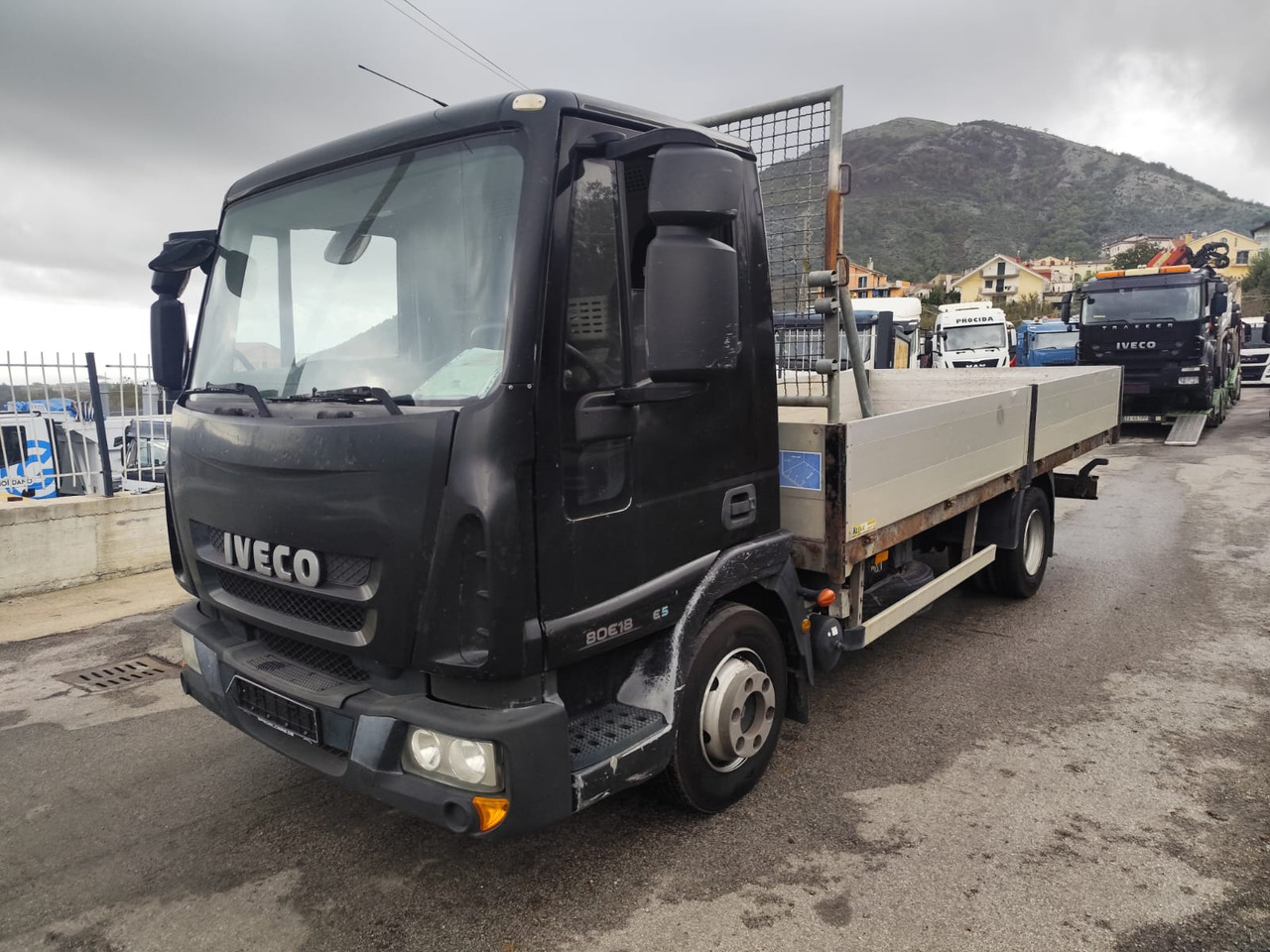 IVECO EUROCARGO 80E18 - 栏板式/ 平板卡车, 翻斗车:图1 IVECO EUROCARGO 80E18 - 栏板式/ 平板卡车, 翻斗车:图1
