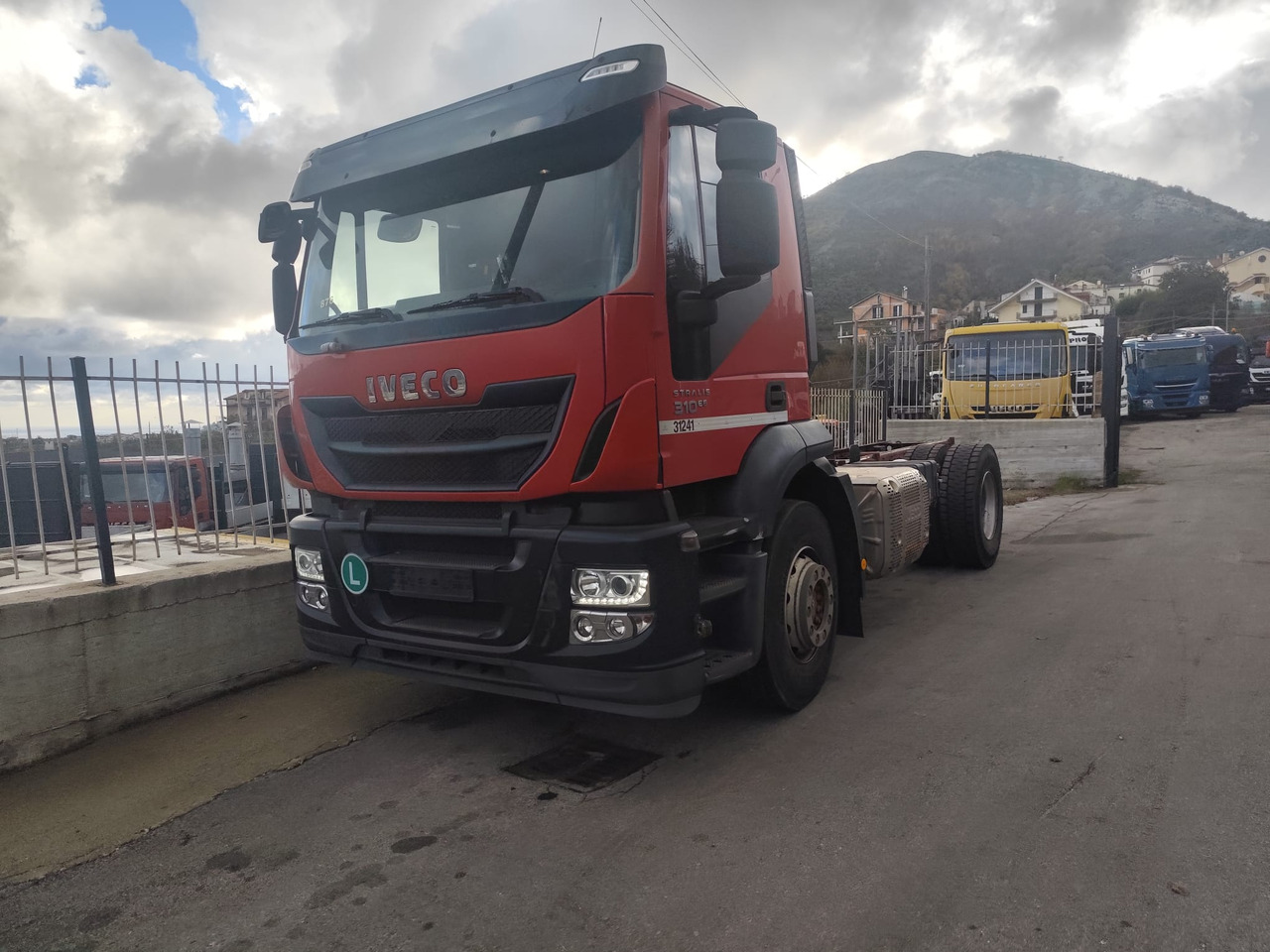 IVECO STRALIS 190S31 - 驾驶室底盘卡车:图1 IVECO STRALIS 190S31 - 驾驶室底盘卡车:图1