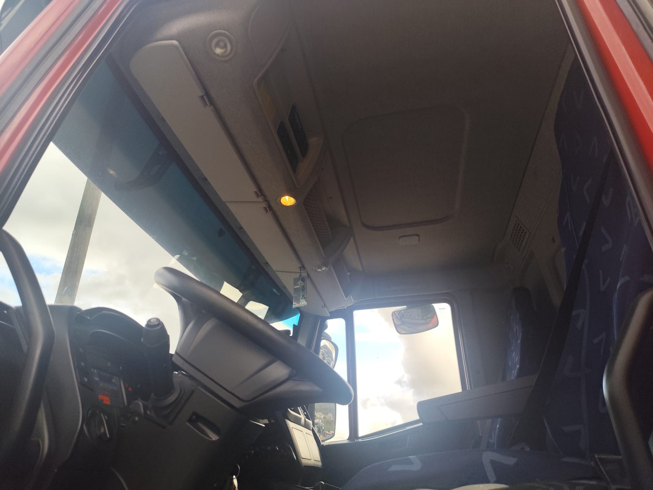 IVECO STRALIS 190S31 - 驾驶室底盘卡车:图4 IVECO STRALIS 190S31 - 驾驶室底盘卡车:图4