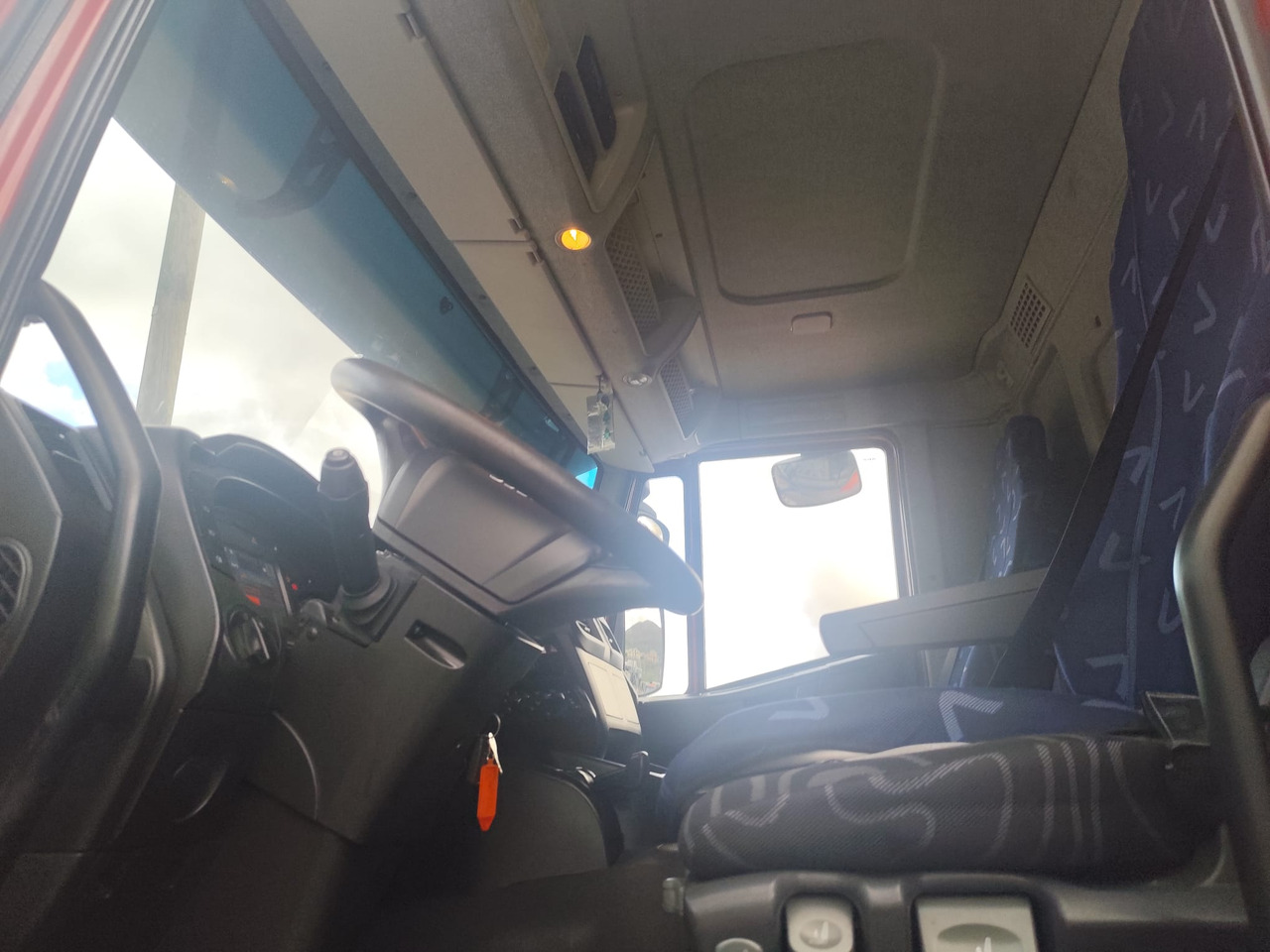 IVECO STRALIS 190S31 - 驾驶室底盘卡车:图5 IVECO STRALIS 190S31 - 驾驶室底盘卡车:图5