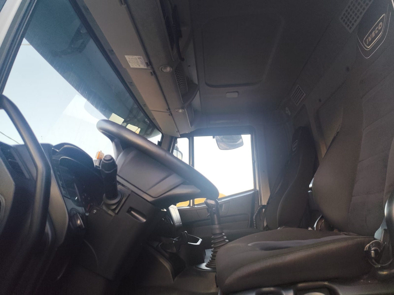 IVECO STRALIS AD 260S31 XP - 驾驶室底盘卡车:图5 IVECO STRALIS AD 260S31 XP - 驾驶室底盘卡车:图5