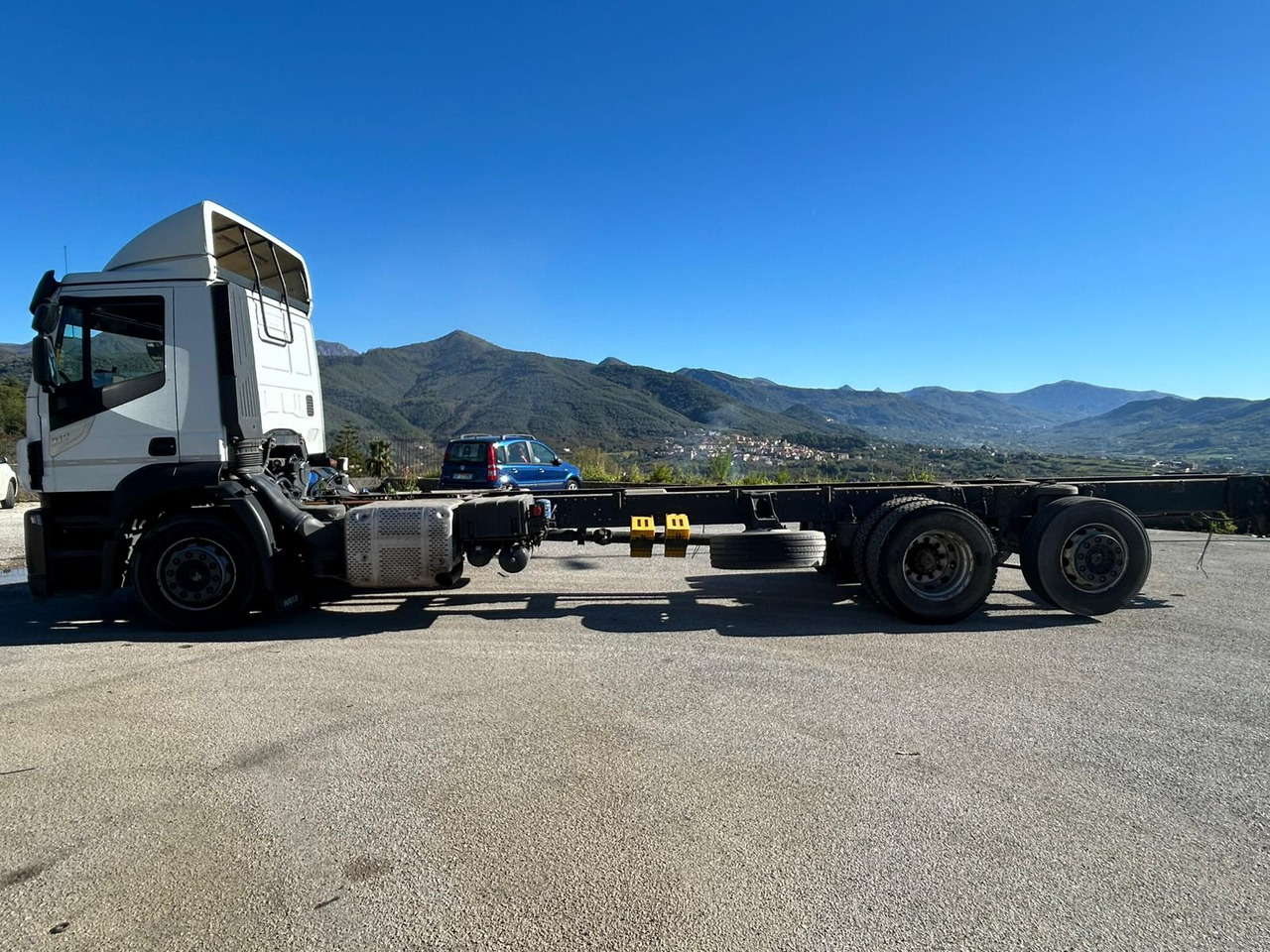 IVECO STRALIS AD 260S31 XP - 驾驶室底盘卡车:图2 IVECO STRALIS AD 260S31 XP - 驾驶室底盘卡车:图2