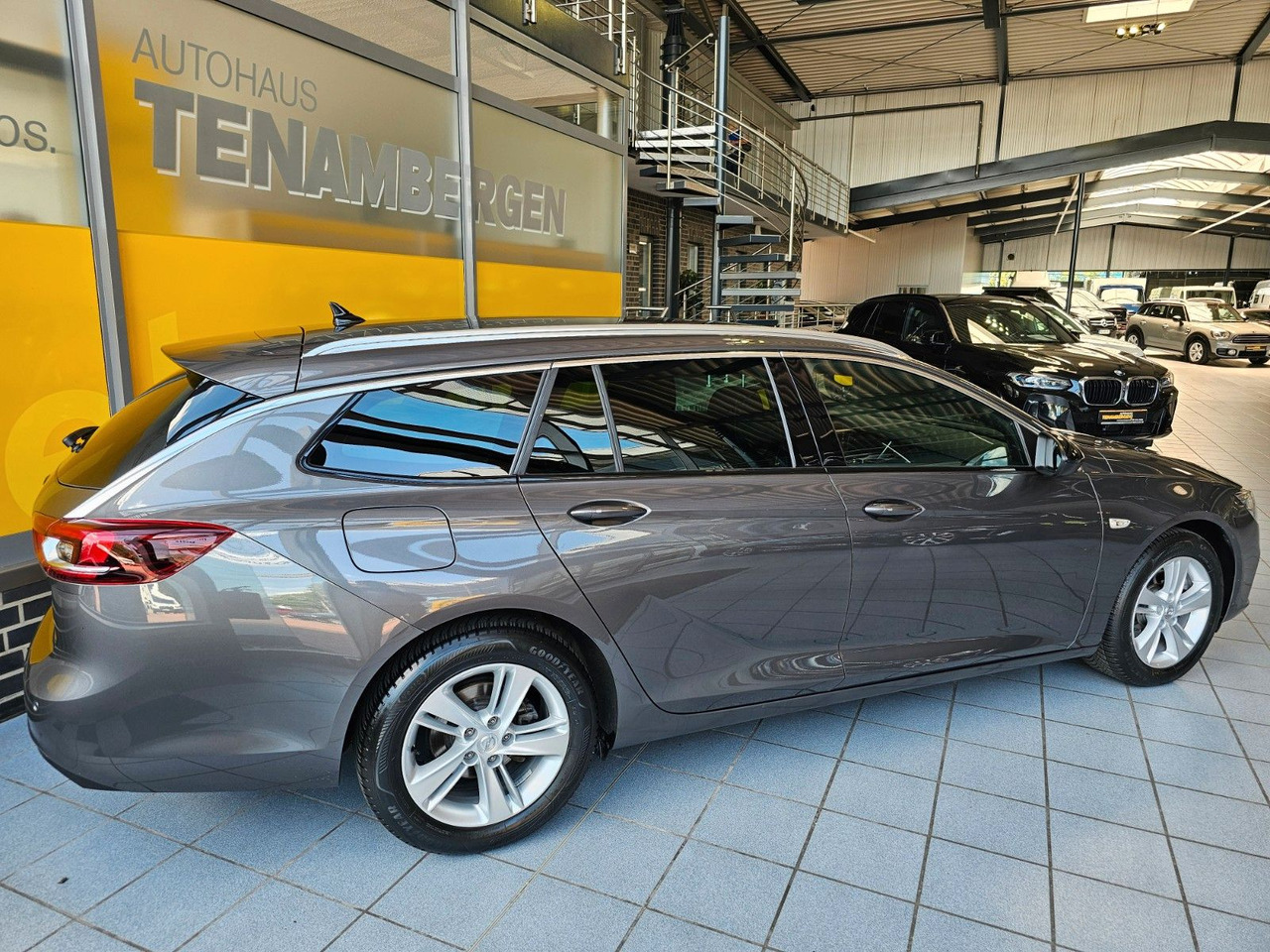 Opel Insignia B ST Business IntelliLux LED Tot Winkel - 旅行车:图2 Opel Insignia B ST Business IntelliLux LED Tot Winkel - 旅行车:图2