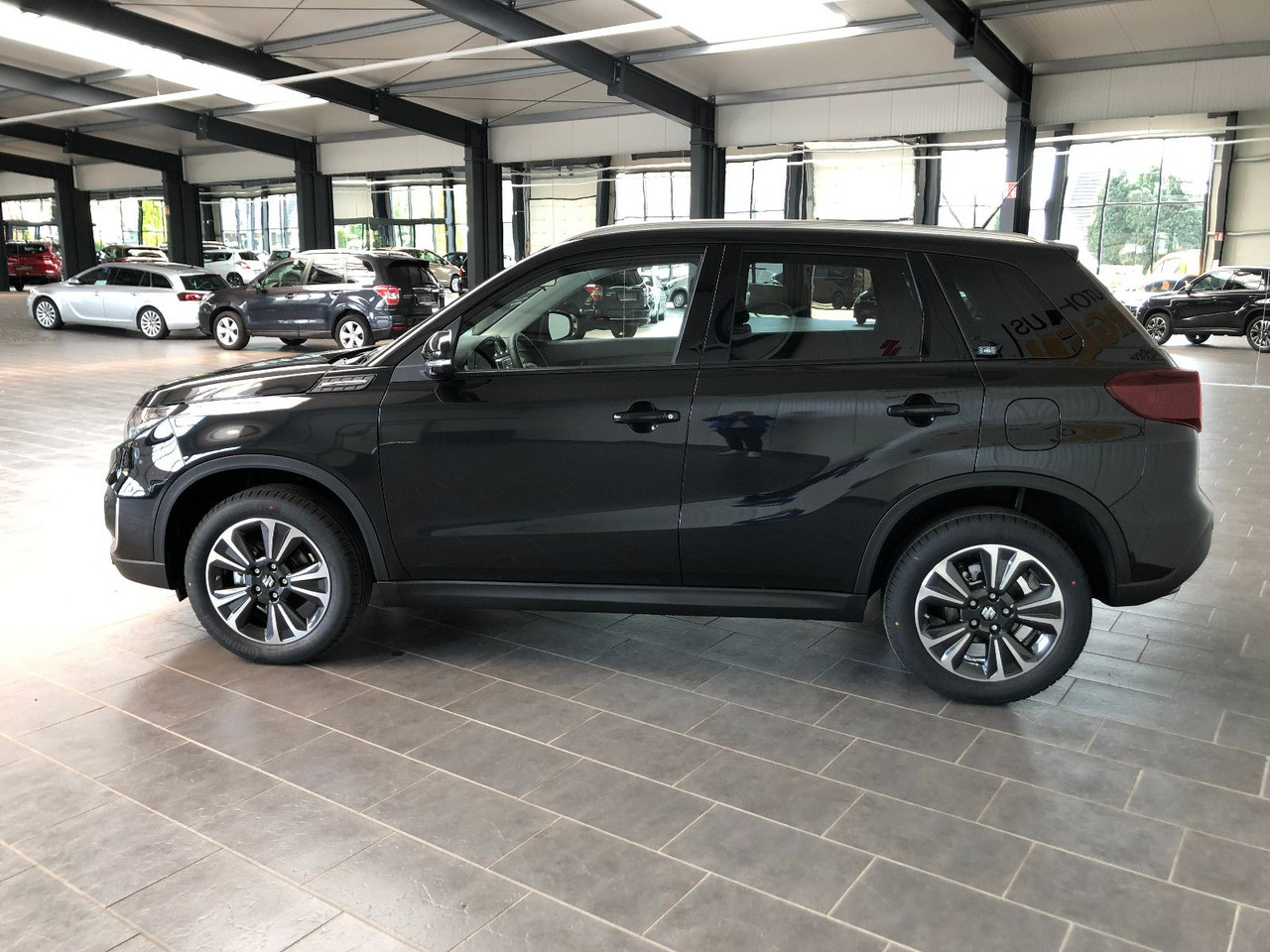 Suzuki Vitara 1.5 Hybrid Comfort+Automatik/ Panor.-Dach - 越野车:图5 Suzuki Vitara 1.5 Hybrid Comfort+Automatik/ Panor.-Dach - 越野车:图5