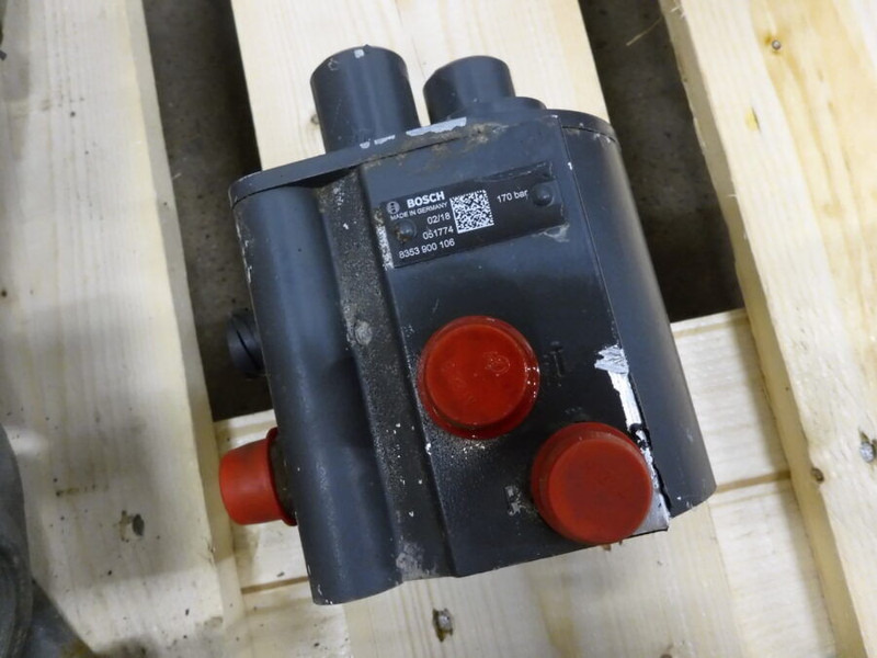 Bosch Actros MP4 - 转向泵:图1 Bosch Actros MP4 - 转向泵:图1