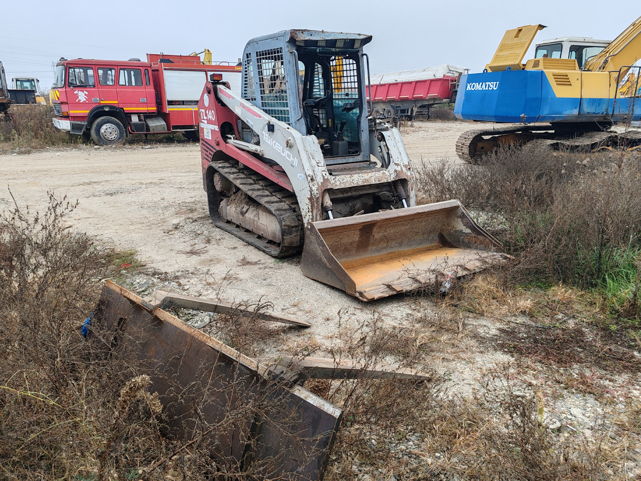 Takeuchi TL140 - 紧凑型轨道装载机:图3 Takeuchi TL140 - 紧凑型轨道装载机:图3