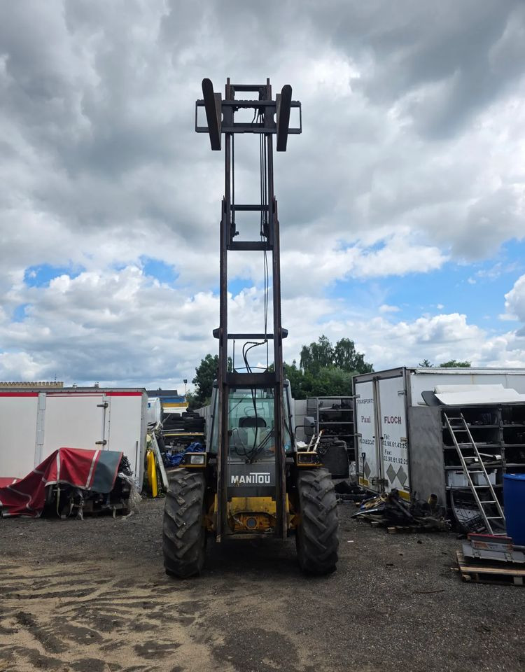 Manitou M26.4 Terenowy 4x4 5,5m - 越野叉车:图1 Manitou M26.4 Terenowy 4x4 5,5m - 越野叉车:图1