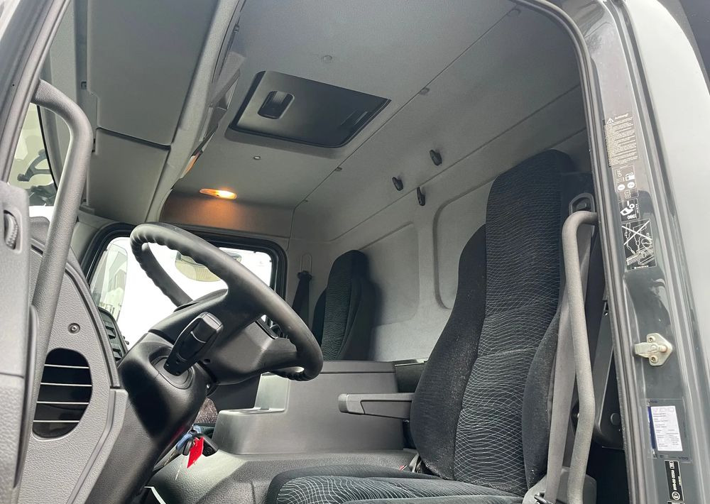 侧帘卡车 Mercedes-Benz ATEGO 1230：图9