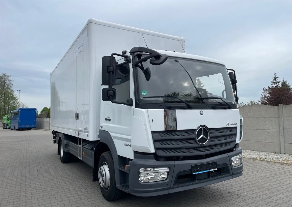 Mercedes-Benz ATEGO 1324/ Ładownośc 7,5 tony/ kontener 6,2m! - 厢式卡车:图4 Mercedes-Benz ATEGO 1324/ Ładownośc 7,5 tony/ kontener 6,2m! - 厢式卡车:图4