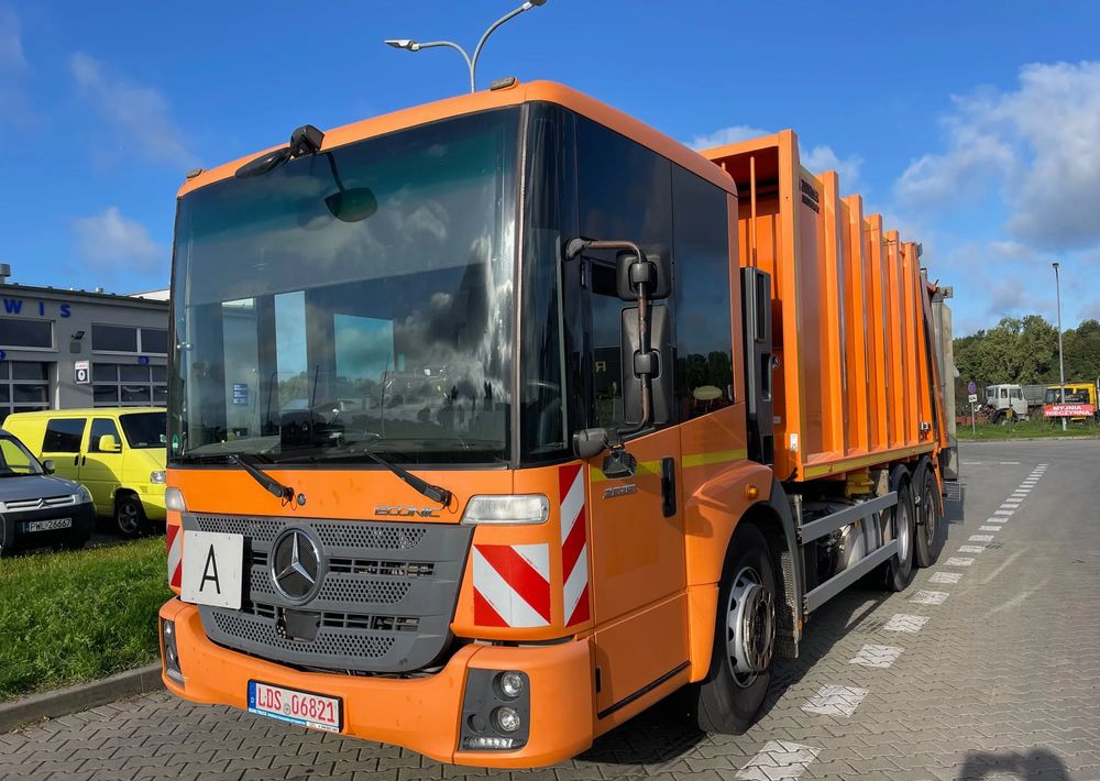 Mercedes-Benz MB ECONIC 1835 ŚMIECIARKA ZOLLER MEDIUM X2 - 垃圾车:图1 Mercedes-Benz MB ECONIC 1835 ŚMIECIARKA ZOLLER MEDIUM X2 - 垃圾车:图1