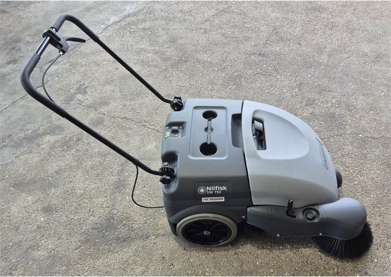 Nilfisk SW 750 - 道路清扫机:图1 Nilfisk SW 750 - 道路清扫机:图1