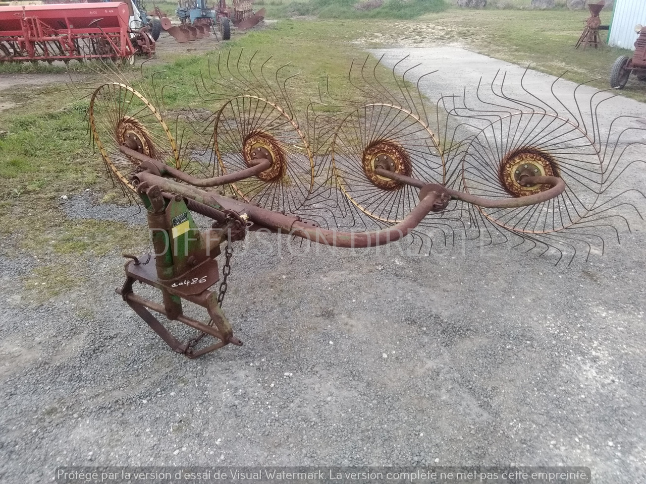 JOHN DEERE ANDAINEUR P 140 - 翻草机/ 搂草机:图3 JOHN DEERE ANDAINEUR P 140 - 翻草机/ 搂草机:图3