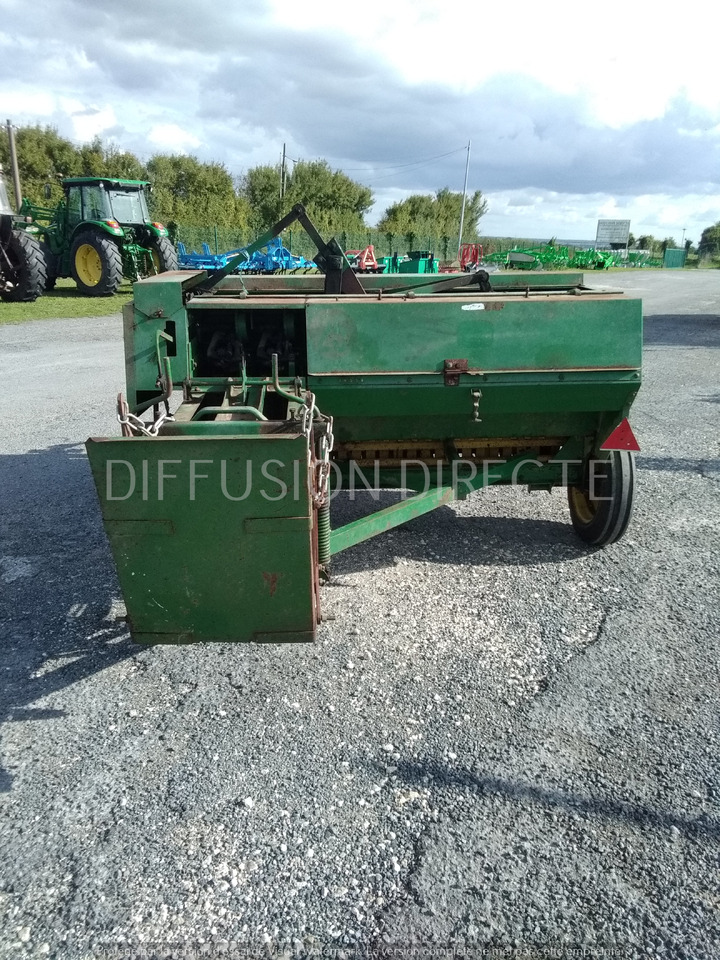 JOHN DEERE PRESSE MOYENNE DENSITE CB 300 - 方形打包机:图2 JOHN DEERE PRESSE MOYENNE DENSITE CB 300 - 方形打包机:图2
