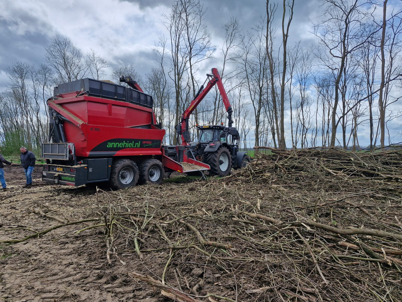 UFKES Greentec 972 Tracked Chipper - 碎木机:图2 UFKES Greentec 972 Tracked Chipper - 碎木机:图2
