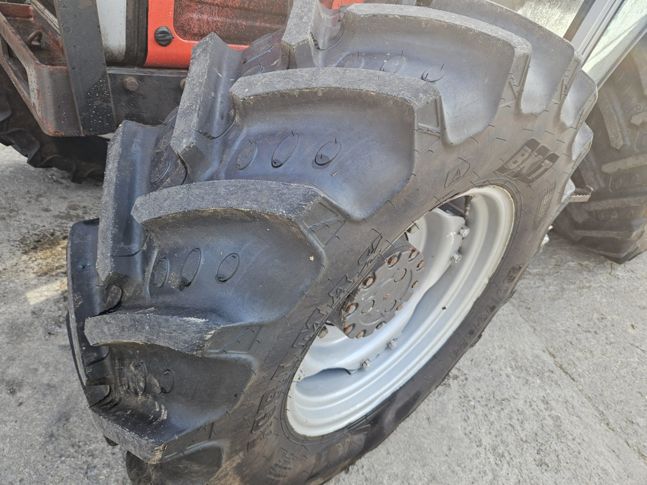 1990 MF 390 4wd with or without loader - 拖拉机:图5 1990 MF 390 4wd with or without loader - 拖拉机:图5