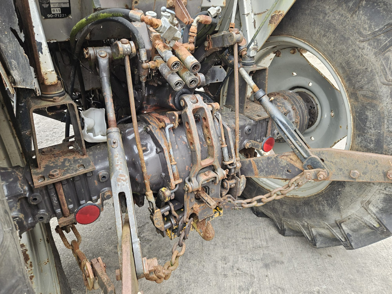 1991 390 4wd with loader brackets - 拖拉机:图5 1991 390 4wd with loader brackets - 拖拉机:图5