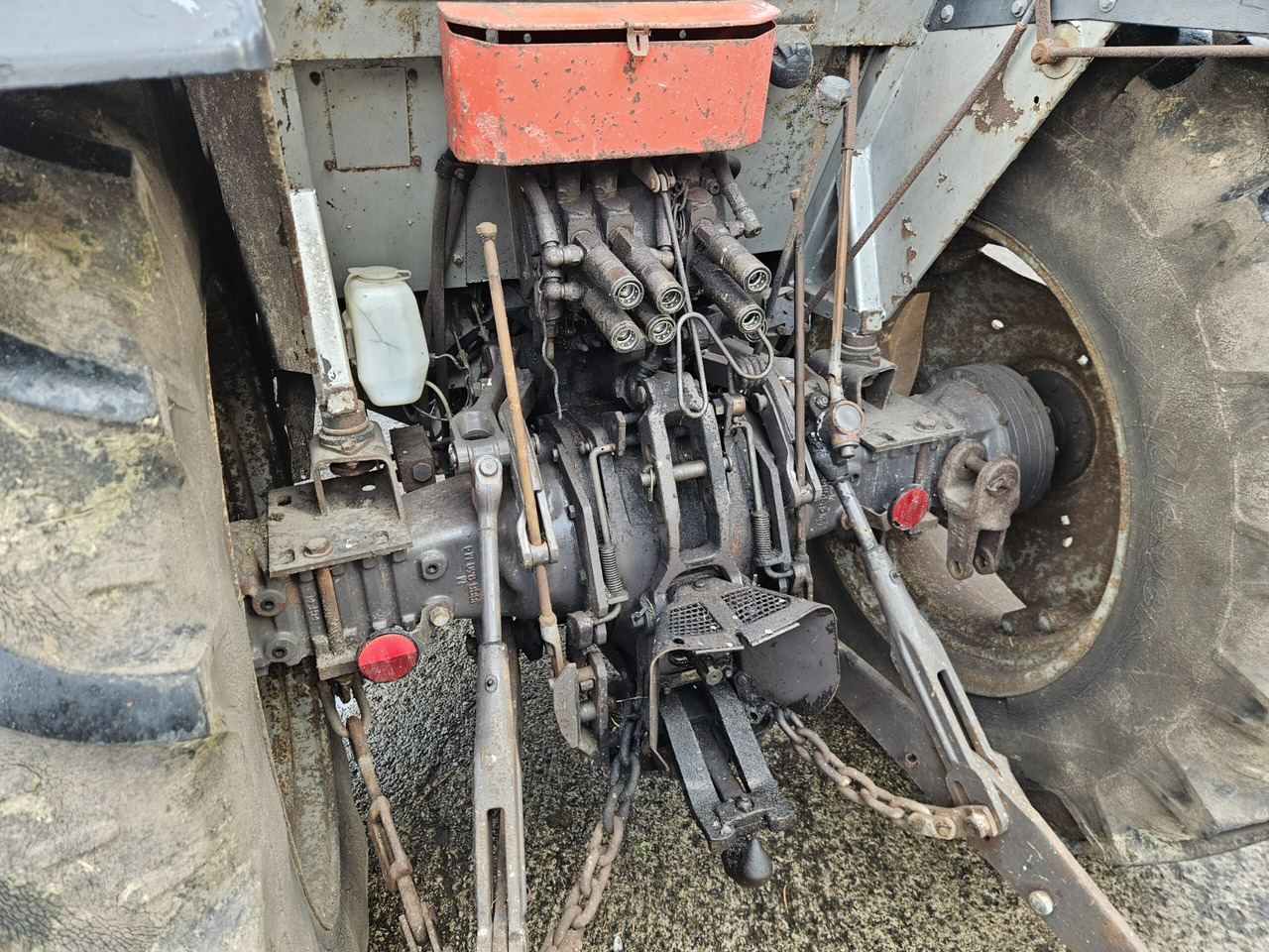 1992 MF 390 2wd, 12/12, showing 3316 Hours - 拖拉机:图4 1992 MF 390 2wd, 12/12, showing 3316 Hours - 拖拉机:图4