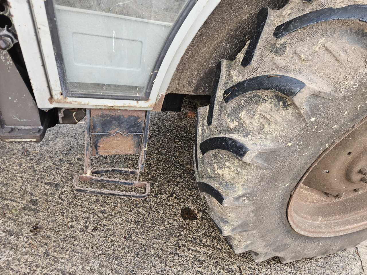 1992 MF 390 2wd, 12/12, showing 3316 Hours - 拖拉机:图5 1992 MF 390 2wd, 12/12, showing 3316 Hours - 拖拉机:图5